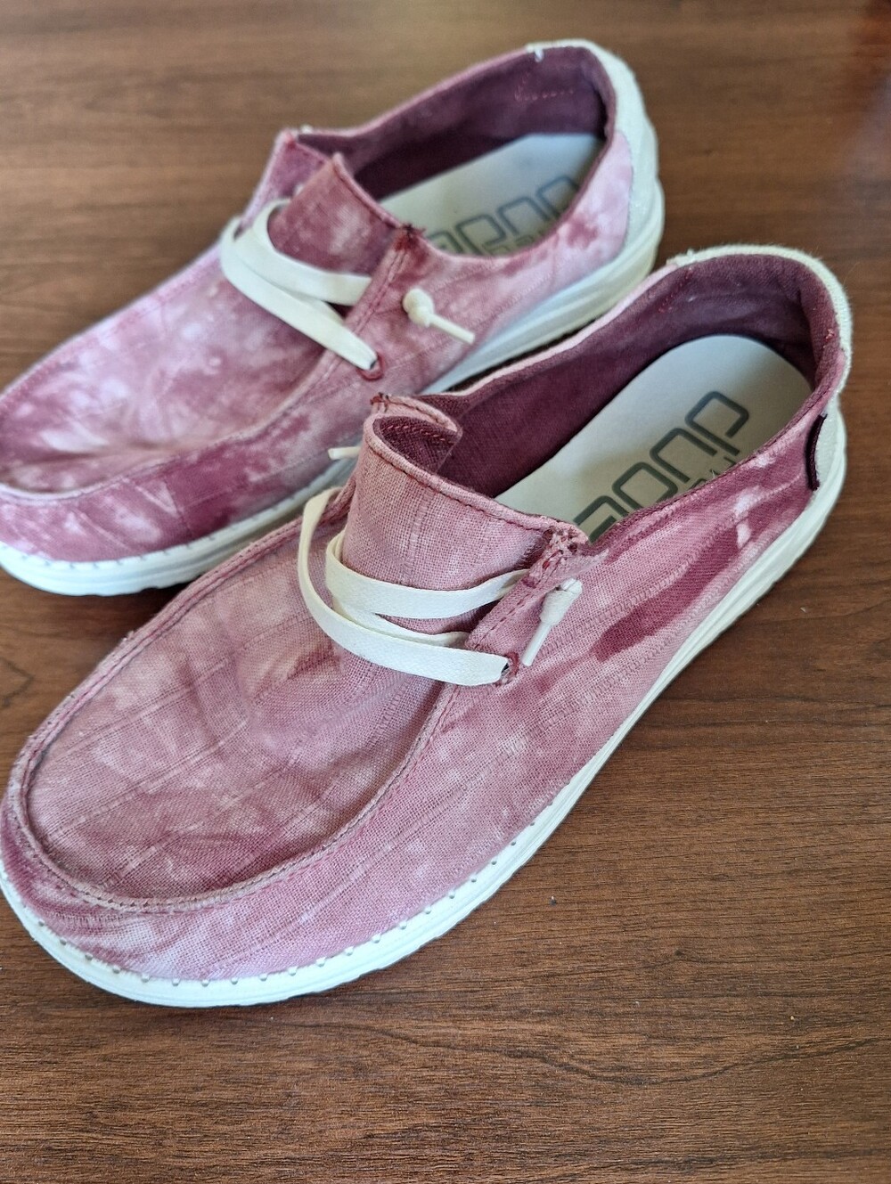 HEYDUDE Women's Wendy Stretch Slip-On Loafers – Tie Dye Red / Plum Size 8 VGC